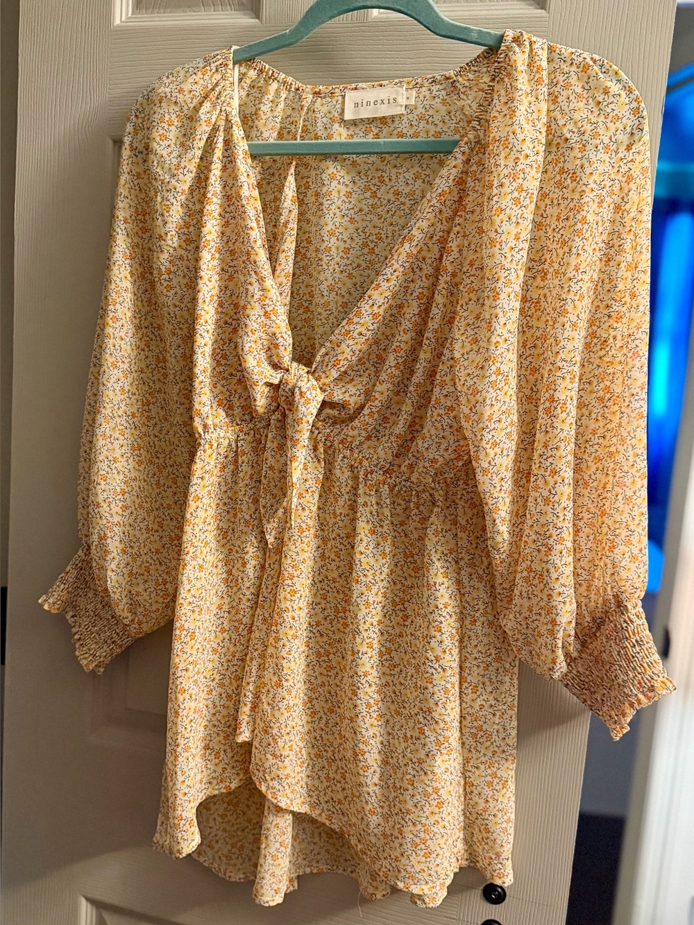 Ninexis Yellow Floral Tie-Front Tunic Top